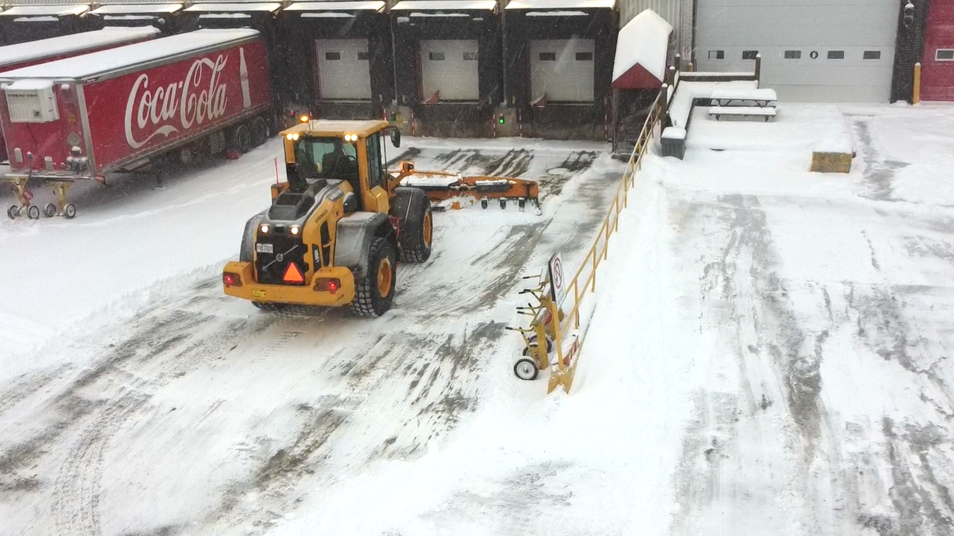 Déneigement d’un stationnement commercial au Québec